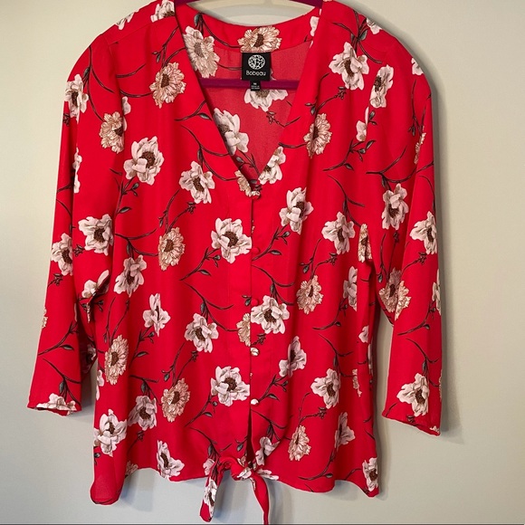 NWOT Bobeau Tie Front Button Up Red Floral Blouse. Medium. - Picture 6 of 9